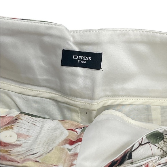 *BNWT* Women’s Express Floral Stylist Shorts - Picture 3 of 6